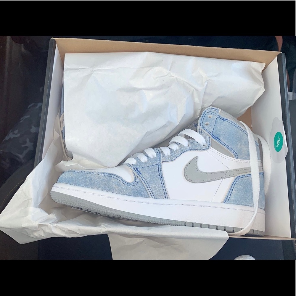 Nike Jordan 1s Retro High Hyper Royal